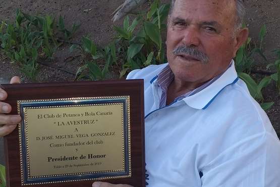El Club Deportivo La Avestruz reconoce a José Miguel Vega y a Santiago Almeida (Foto TA)