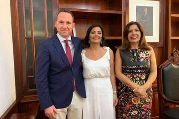 La ceremonia civil tuvo lugar en las Casas Consistoriales de San Juan este viernes (Foto TA)