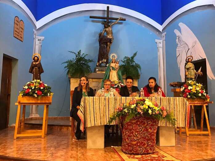 Momento del pregón de anoche en Cazadores (Foto TA)