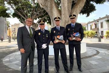 Condecoraciones para tres agentes de la Policía Local de Telde (Foto Antonio Alí y Francisco Javier Santana)