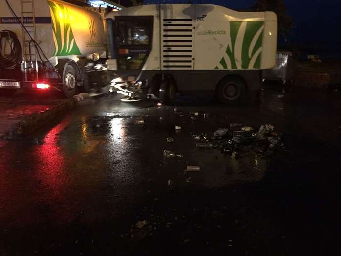 Imagen de archivo de unos trabajos de limpieza en el paseo marítimo de Melenara (Foto TA)