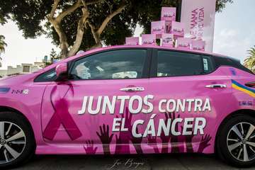 El Rocasa se sube al taxi rosa de la lucha contra el cáncer (Foto TA)