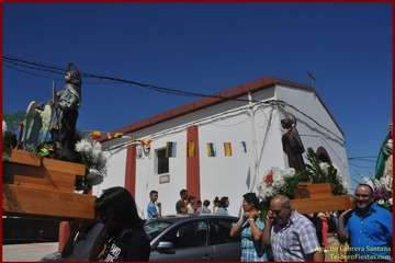 Cazadores procesiona a sus patronos (Foto TF)