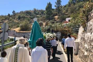 Cazadores procesiona a sus patronos (Foto TF)