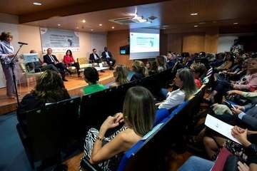  Las crónicas cotidianas de José Naranjo ganan el I Premio Saliou Traoré (Foto TA y EFE)
