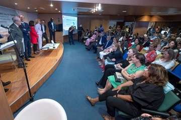  Las crónicas cotidianas de José Naranjo ganan el I Premio Saliou Traoré (Foto TA y EFE)