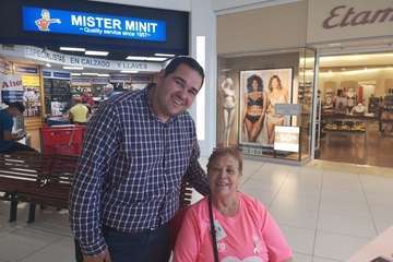  Punto de cuestación sobre el cáncer de mama en Alcampo Telde (Foto TA)