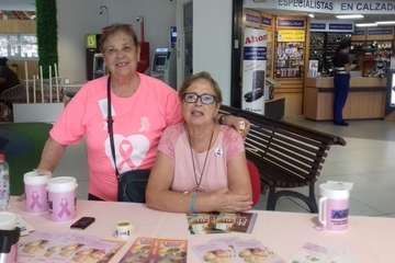  Punto de cuestación sobre el cáncer de mama en Alcampo Telde (Foto TA)