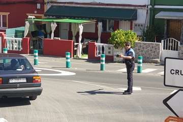  Telde cumple con la tradición de llevar flores a sus difuntos (Foto TA)