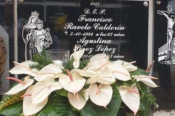  Telde cumple con la tradición de llevar flores a sus difuntos (Foto TA)