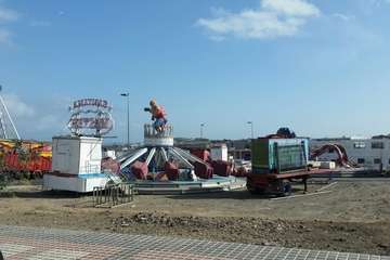 Atracciones instaladas en el sector Picachos de Los Llanos (Foto Jesús Ruiz Mesa)