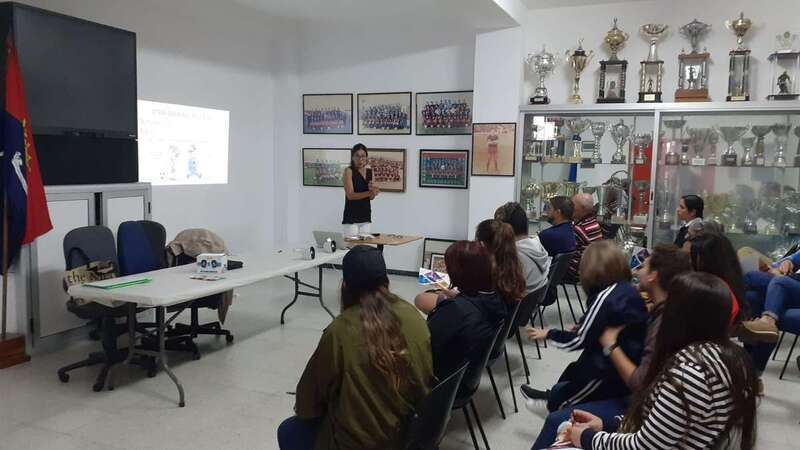 La charla tuvo lugar en la sede social de la UD Telde (Foto TA)