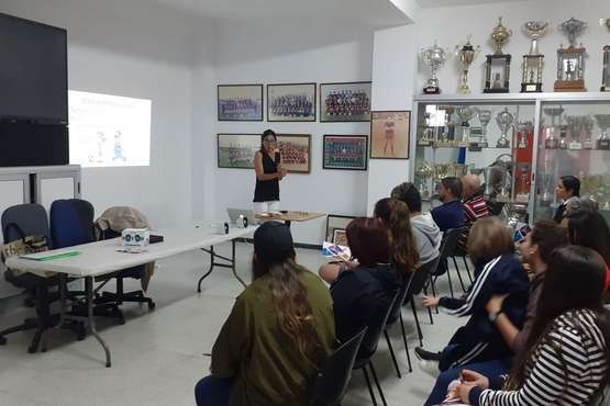 Taller sobre la igualdad en el deporte en la sede de la UD Telde (Foto TA)