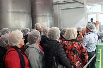 Visita a la fábrica de refrescos Nik y al museo etnográfico de Antonio El virula (Foto TA)