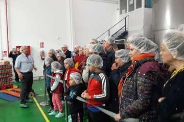 Visita a la fábrica de refrescos Nik y al museo etnográfico de Antonio El virula (Foto TA)