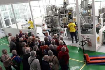 Visita a la fábrica de refrescos Nik y al museo etnográfico de Antonio El virula (Foto TA)