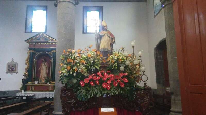 El trono de San Gregorio bellamente engalanado (Foto TA)