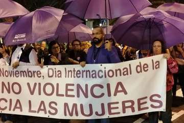 Protesta en la capital contra la violencia machista con presencias de muchos teldenses  (Foto Antonio Alí y TA)