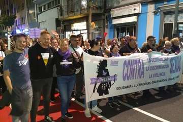 Protesta en la capital contra la violencia machista con presencias de muchos teldenses  (Foto Antonio Alí y TA)