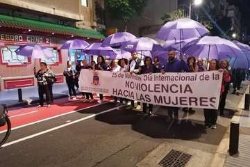 Protesta en la capital contra la violencia machista con presencias de muchos teldenses  (Foto Antonio Alí y TA)