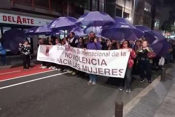 Protesta en la capital contra la violencia machista con presencias de muchos teldenses  (Foto Antonio Alí y TA)