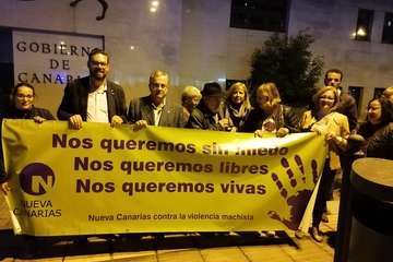 Protesta en la capital contra la violencia machista con presencias de muchos teldenses  (Foto Antonio Alí y TA)