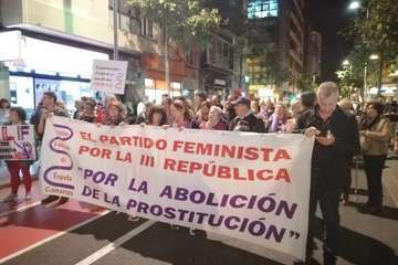 Protesta en la capital contra la violencia machista con presencias de muchos teldenses  (Foto Antonio Alí y TA)
