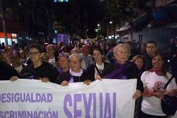 Protesta en la capital contra la violencia machista con presencias de muchos teldenses  (Foto Antonio Alí y TA)