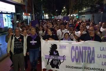 Protesta en la capital contra la violencia machista con presencias de muchos teldenses  (Foto Antonio Alí y TA)