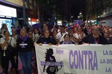 Protesta en la capital contra la violencia machista con presencias de muchos teldenses  (Foto Antonio Alí y TA)