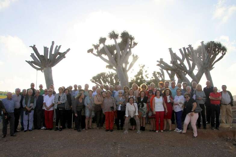 Foto de grupo de los asistentes a la comida (Imagen Jesús Ruiz Mesa)