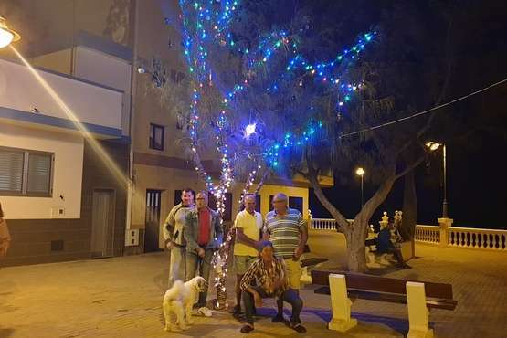 La Plaza de los Pinos se apunta a la Navidad (Foto TA)