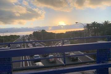 Colapso en la entrada a la capital por la GC-1 por las obras de reparación de un muro de contención (Foto TA)