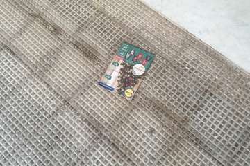 Buzoneo que ensucia las zonas comunes de los edificios de Telde (Foto TA)