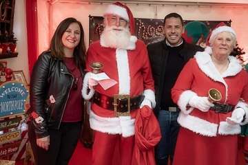  Papá Noel sostiene la magia de la Navidad en Telde (Foto TA)