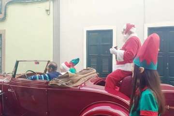  Papá Noel sostiene la magia de la Navidad en Telde (Foto TA)