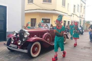  Papá Noel sostiene la magia de la Navidad en Telde (Foto TA)