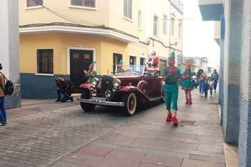  Papá Noel sostiene la magia de la Navidad en Telde (Foto TA)