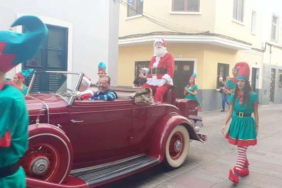  Papá Noel sostiene la magia de la Navidad en Telde (Foto TA)