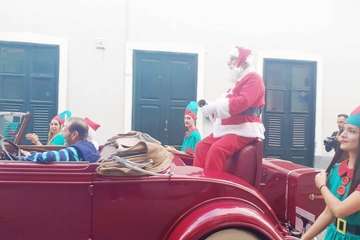  Papá Noel sostiene la magia de la Navidad en Telde (Foto TA)