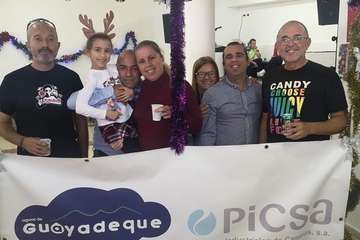 Aguas de Guayadeque se moja con la campaña de recogida de juguetes en El Calero (Foto TA)