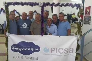 Aguas de Guayadeque se moja con la campaña de recogida de juguetes en El Calero (Foto TA)