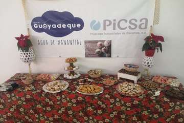 Aguas de Guayadeque se moja con la campaña de recogida de juguetes en El Calero (Foto TA)