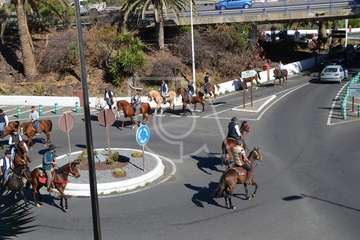 Último adiós a un vecino de Telde a lomo de caballo (Foto TA)