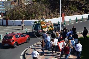 Último adiós a un vecino de Telde a lomo de caballo (Foto TA)