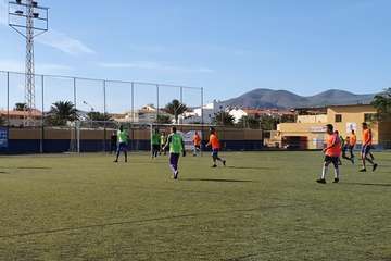 La Liga de Veteranos se vuelca con la campaña 'Ningún niño sin juguete' (Foto TA)