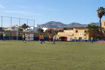 La Liga de Veteranos se vuelca con la campaña 'Ningún niño sin juguete' (Foto TA)