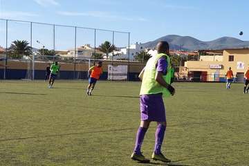 La Liga de Veteranos se vuelca con la campaña 'Ningún niño sin juguete' (Foto TA)