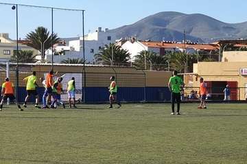 La Liga de Veteranos se vuelca con la campaña 'Ningún niño sin juguete' (Foto TA)
