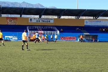 La Liga de Veteranos se vuelca con la campaña 'Ningún niño sin juguete' (Foto TA)